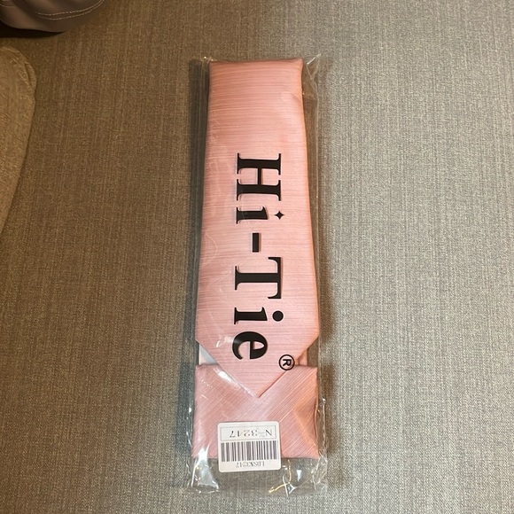 Men’s pink tie - Picture 1 of 3